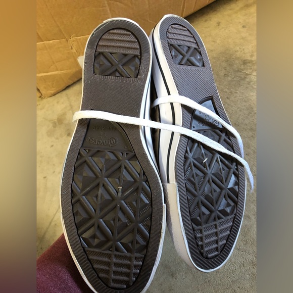 Converse - Picture 2 of 4